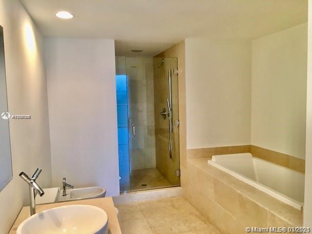 Building Photo - 475 Brickell Ave