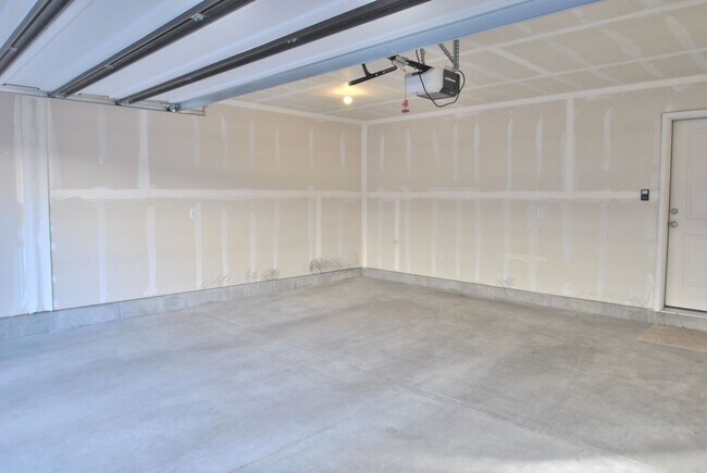 Building Photo - North Logan Townhome