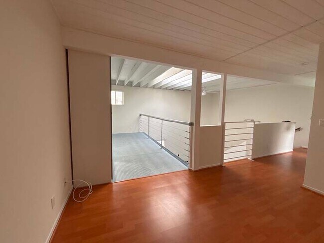 Building Photo - 915 Broadway St