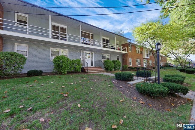 Building Photo - 25- 18 High St