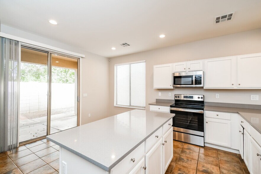 Building Photo - 7014 E Kiva Ave