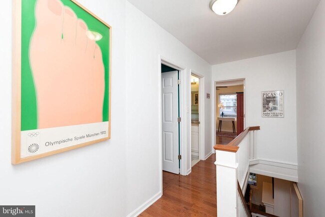 Building Photo - 456 Winona St