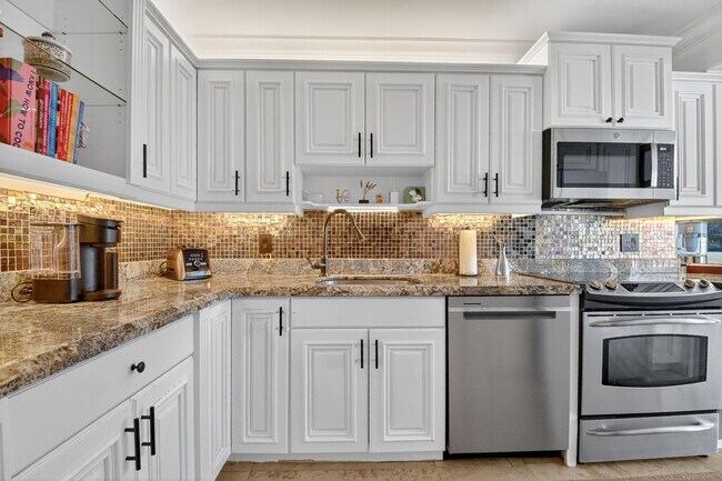 Building Photo - 2780 S Ocean Blvd