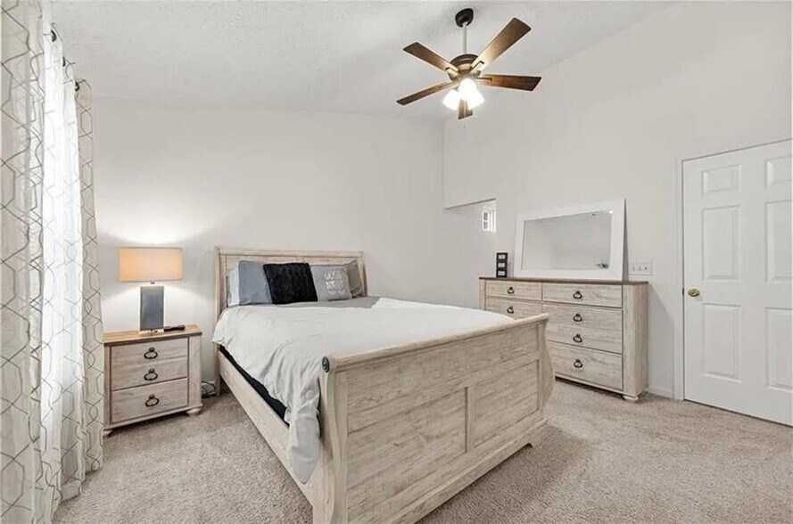 Building Photo - 188 Ilex Dr
