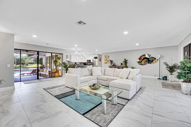 Building Photo - 1618 The 12th Fairway