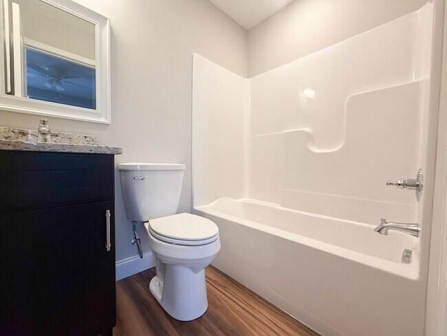 Building Photo - 5200 Oak Pt Ct