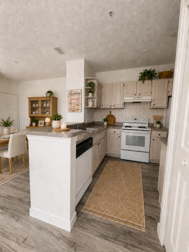 Building Photo - Beautifully Renovated 4 Bed / 2 Bath Condo in Visconti West Condominium- Water View