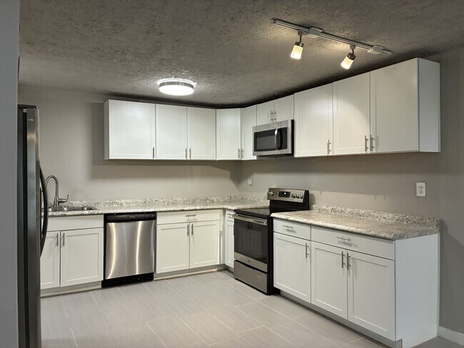 Building Photo - 7510 Shady Villa Lane #22