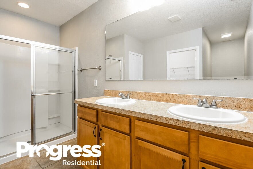 Building Photo - 1744 Wallace Manor Loop