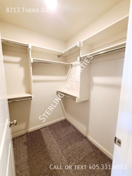 Building Photo - 8713 Thera Dr