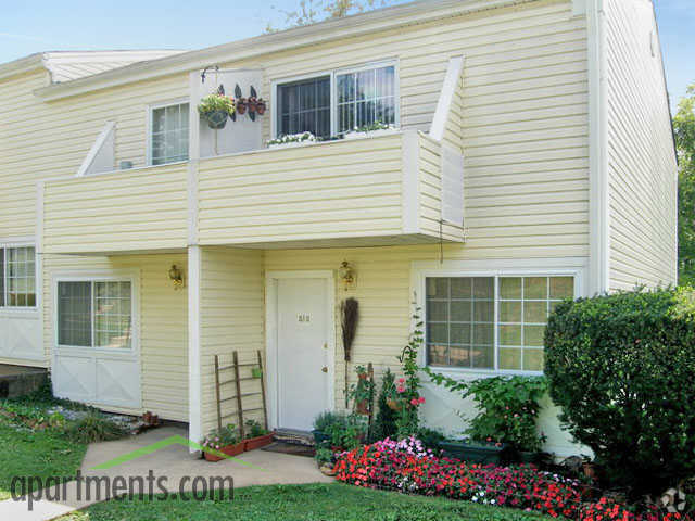 Building Photo - Central Park Townhomes