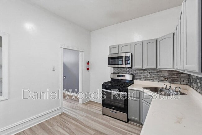 Building Photo - 3560 N 11th St