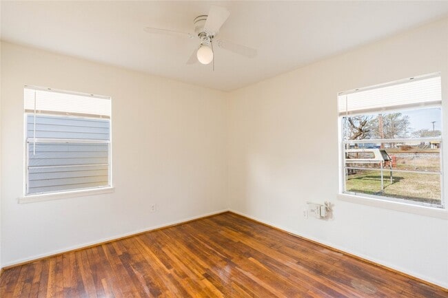 Building Photo - 2145 Sharon Dr