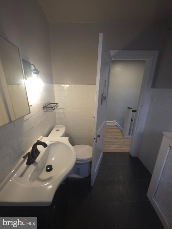 Building Photo - 707 Long Ln