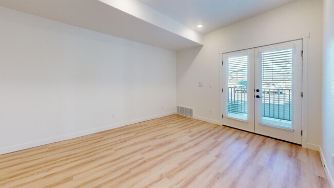 Building Photo - 1123 W 250 S