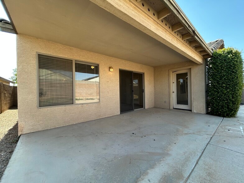 Building Photo - 8217 S 45th Ln