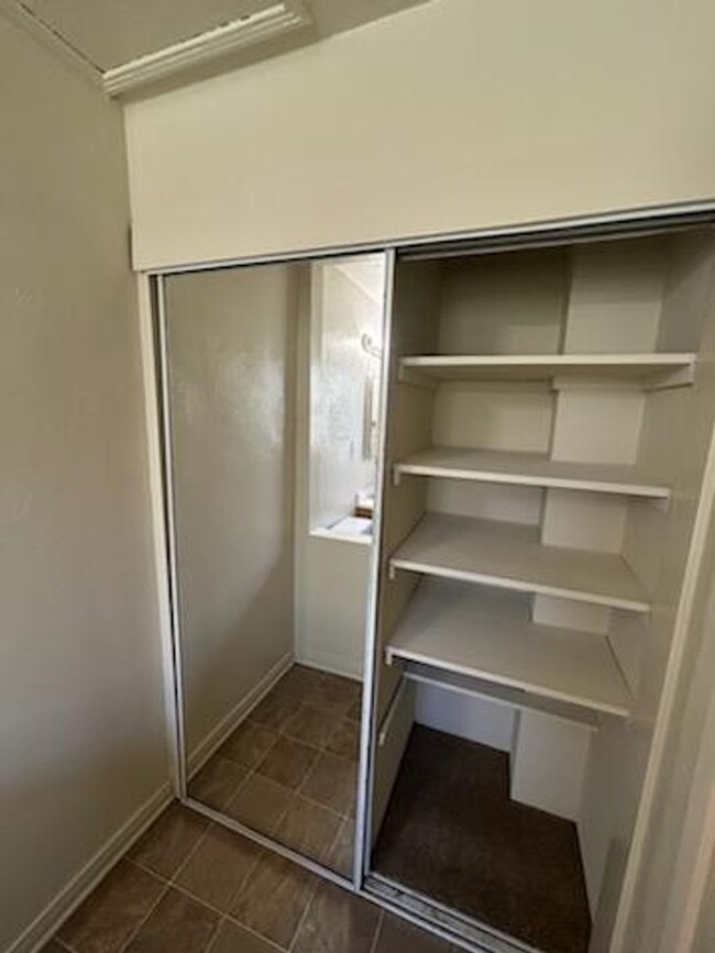 Building Photo - NEW PRICE REDUCTION: House 2bd 1ba- yard, ...