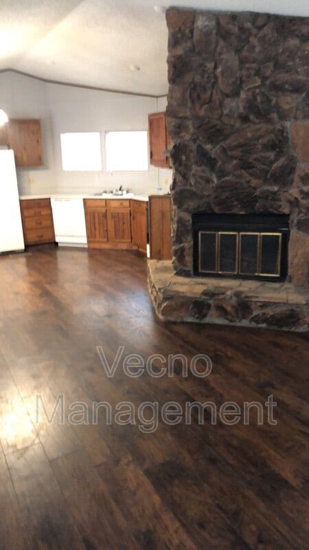 Building Photo - 201 S Preston Rd