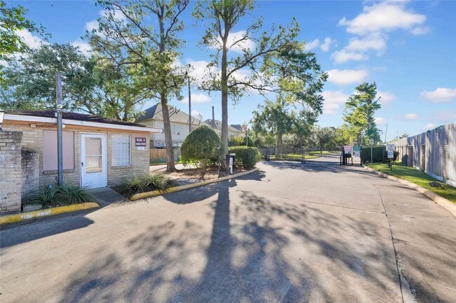 Building Photo - 2800 Jeanetta St