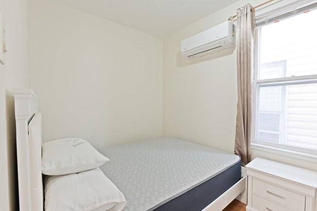 Building Photo - 9 W 15th St