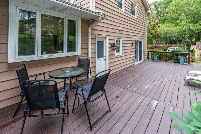 Building Photo - 230 Jacobs Creek Rd