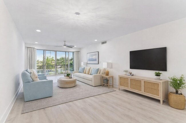 Building Photo - 29 Yacht Club Dr