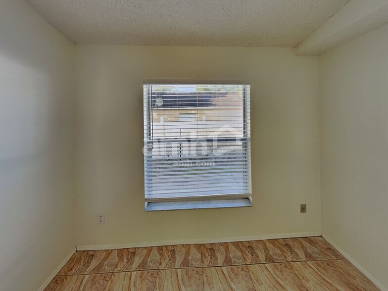 Building Photo - 1431 Londra Ln