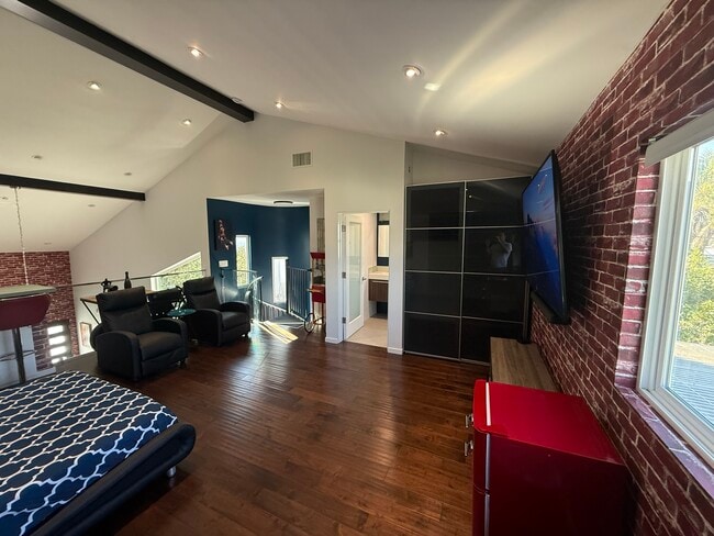 Building Photo - 18003 Tiara St