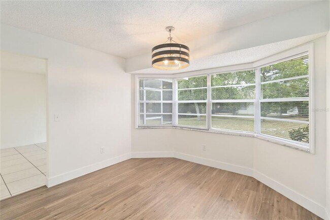 Building Photo - 2209 Banbury Ave
