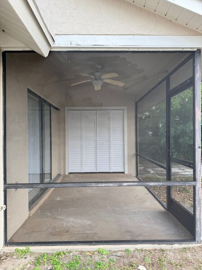 Building Photo - 2 Bed/1 bath Centrally Located~