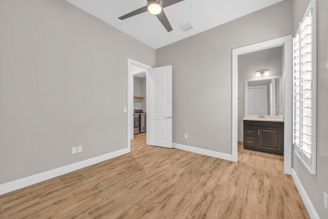 Building Photo - 4720 SW Ardsley Dr