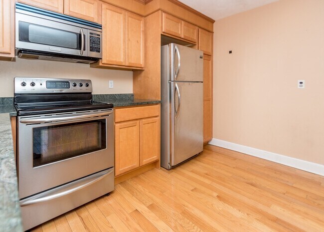 Building Photo - 99 Pleasant St