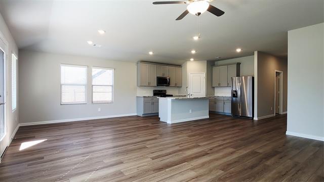 Building Photo - 417 Stagg St