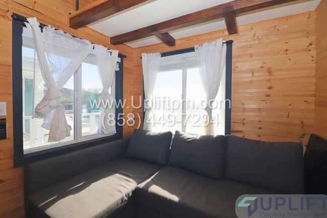 Building Photo - Double loft Studio in Ramona