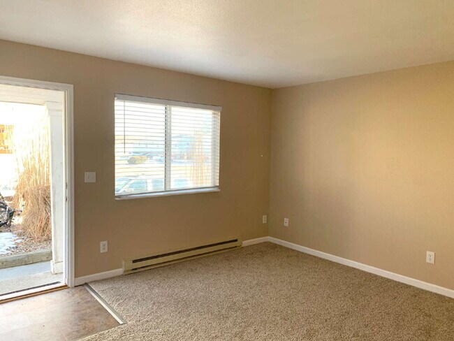 Building Photo - "Spacious 4-Bedroom Haven with 2 Full Baths in Prime Fort Collins Location!"