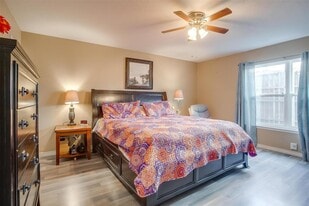 Building Photo - 3200 Woodlark Dr