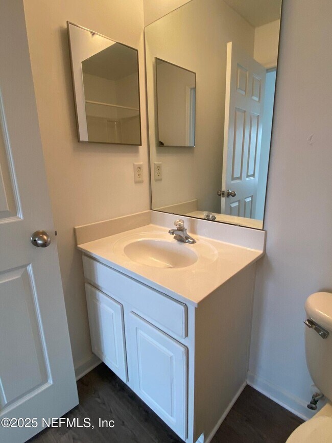 Building Photo - 1524 Fieldview Dr