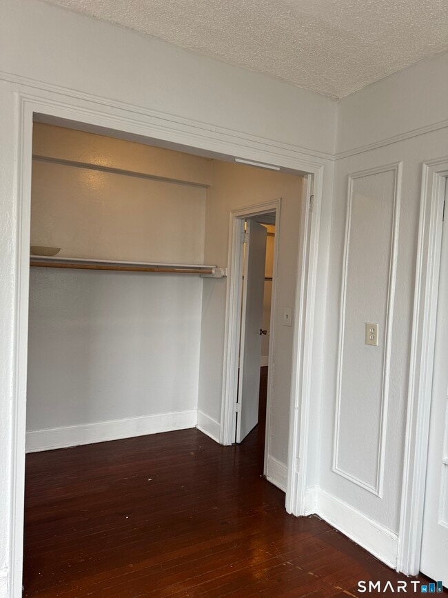 Building Photo - 144 Grove St