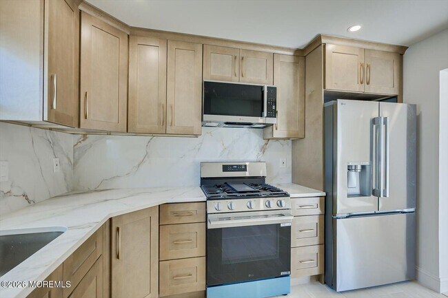 Building Photo - 212 10th Ave