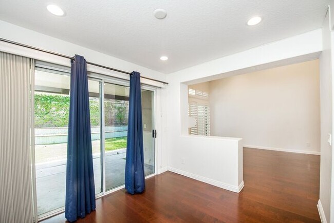Building Photo - Anaheim Hills Beauty