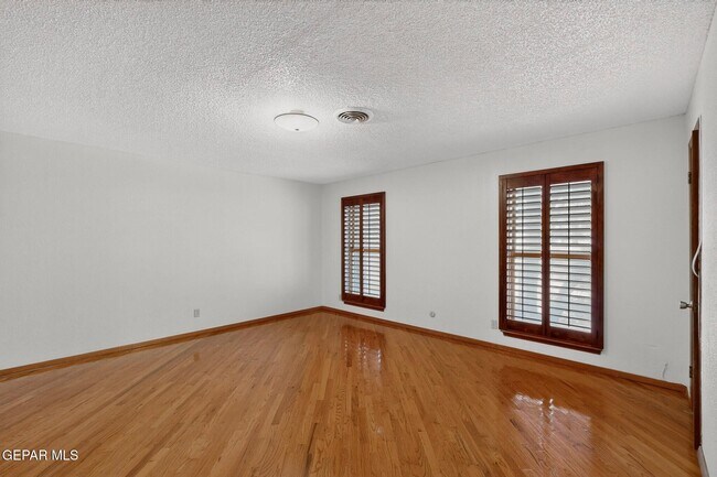 Building Photo - 4536 R L Shoemaker Dr