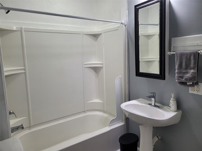 Building Photo - 403 S Blackwell St