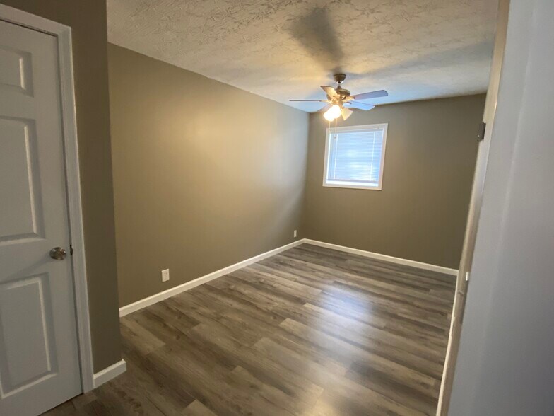 Building Photo - 316 Laurel Ave