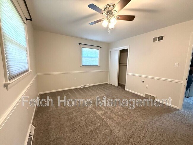 Building Photo - 417 Surrey Dr