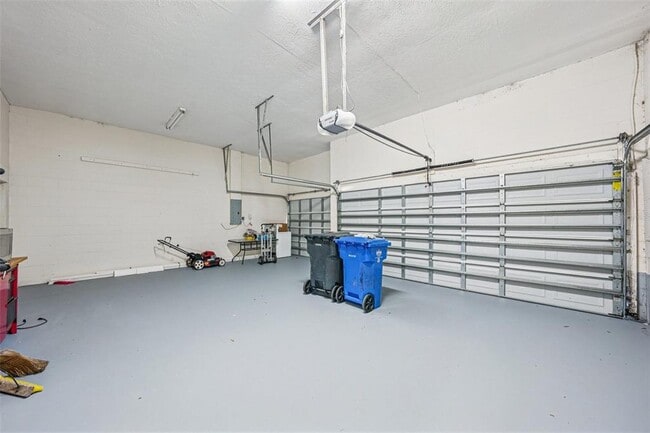 Building Photo - 918 Academy Dr
