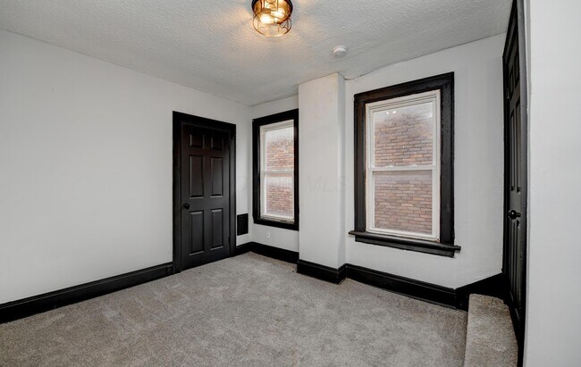 Building Photo - 814 S Ohio Ave