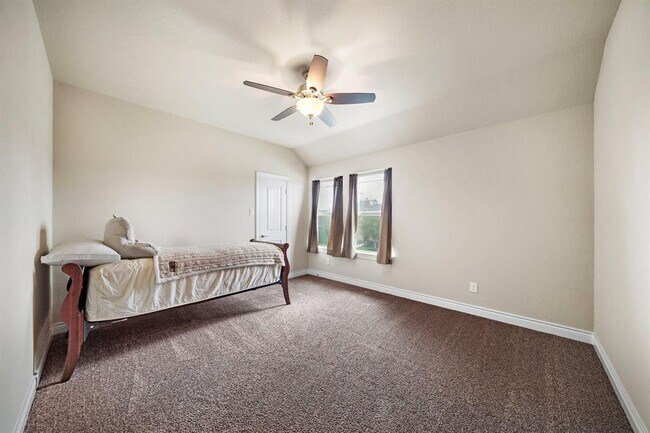Building Photo - 8530 San Juanico St