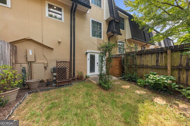 Building Photo - 6905 Park Ave