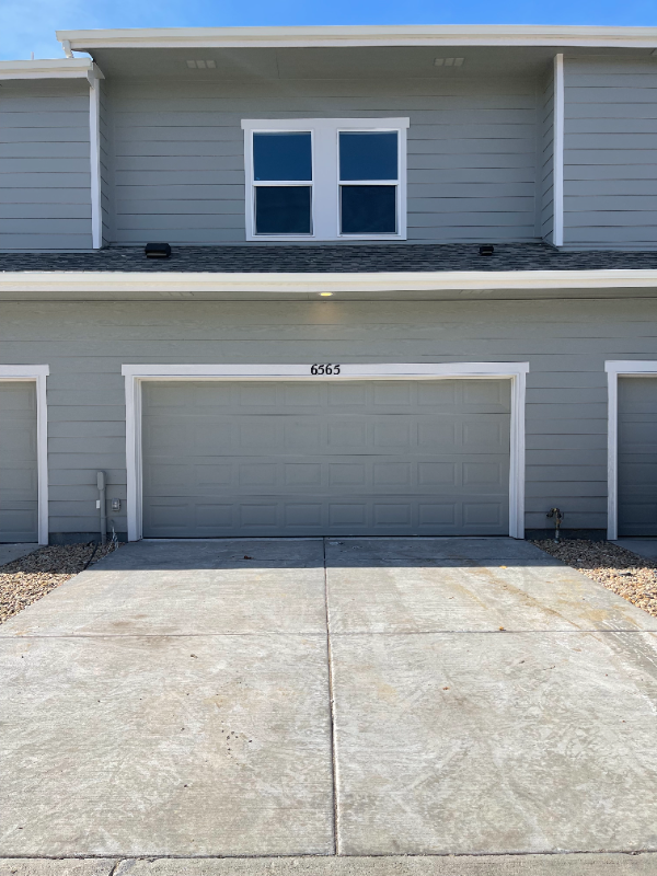 Building Photo - 6565 Carriage Meadows Dr
