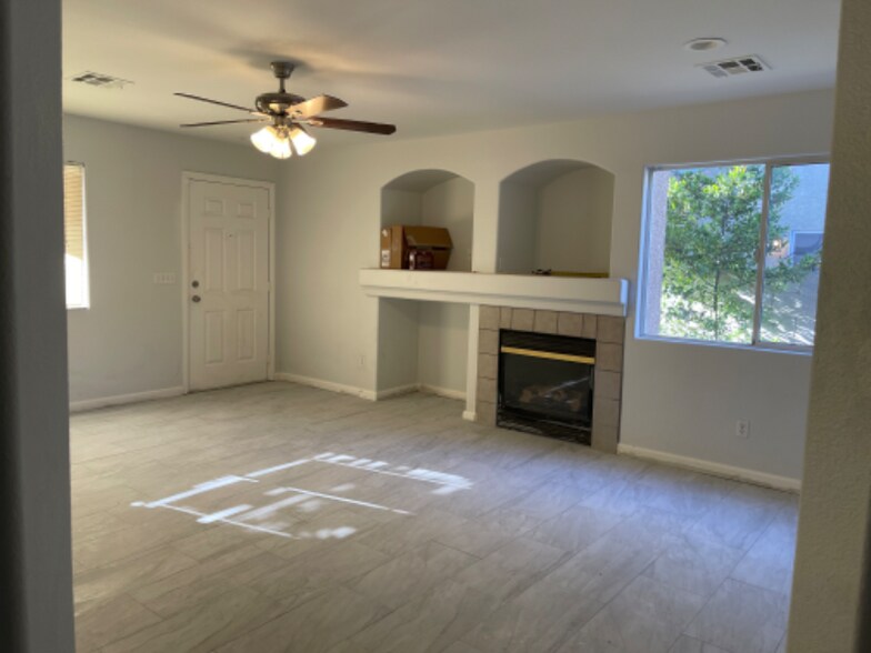 Building Photo - 10274 Missouri Meadows St